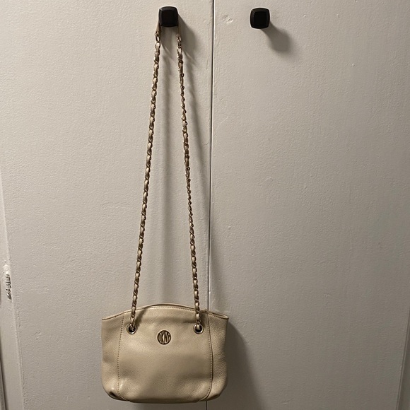 Nice DKNY beige pebble leather small shoulder bag with woven chain strap - Picture 5 of 8